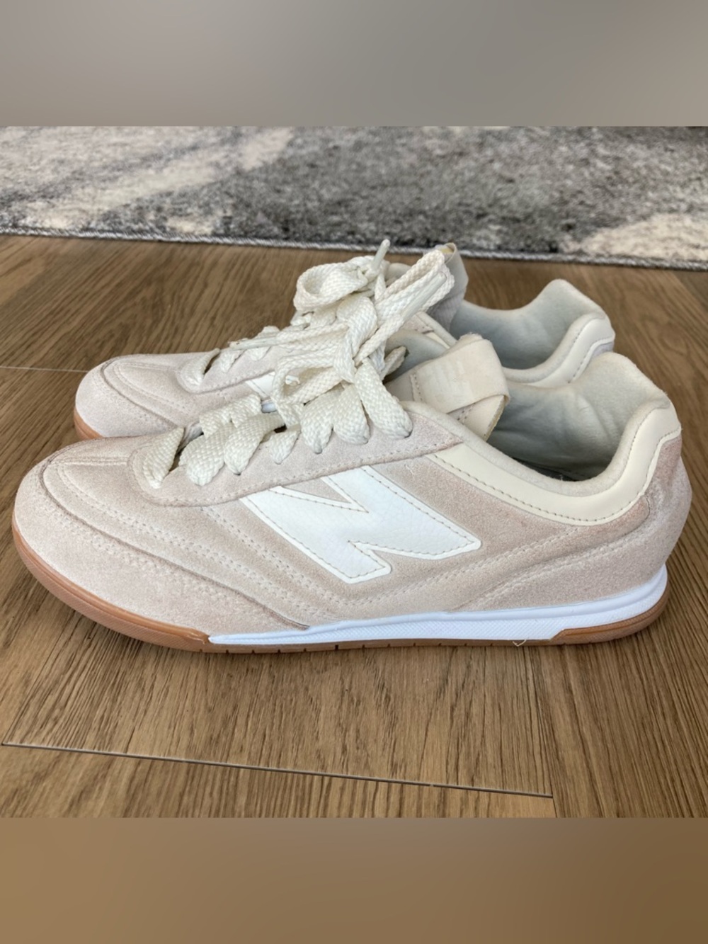 New Balance RC42 sneakers Women's cream and White suedeSneakers with Gum Outsole
